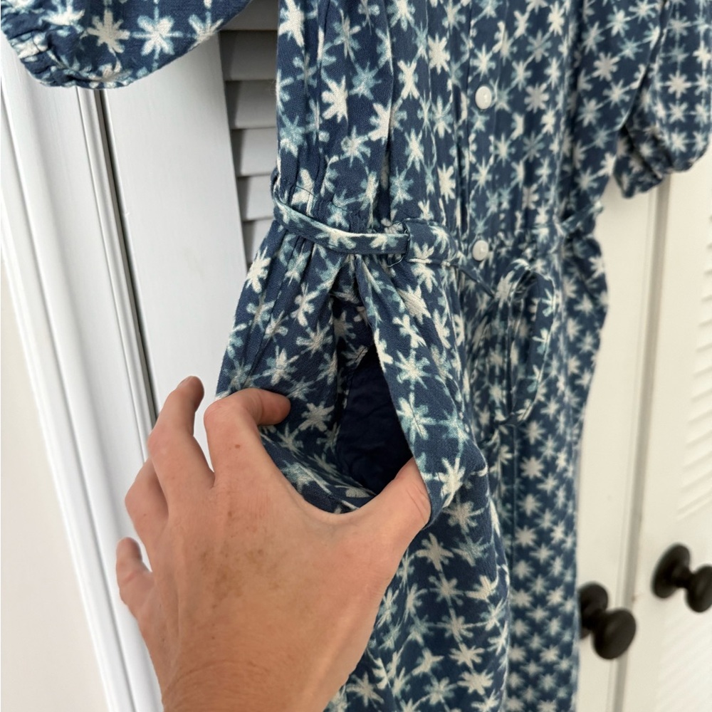 Universal Thread Navy Star Pattern Blouse - Picture 4 of 4